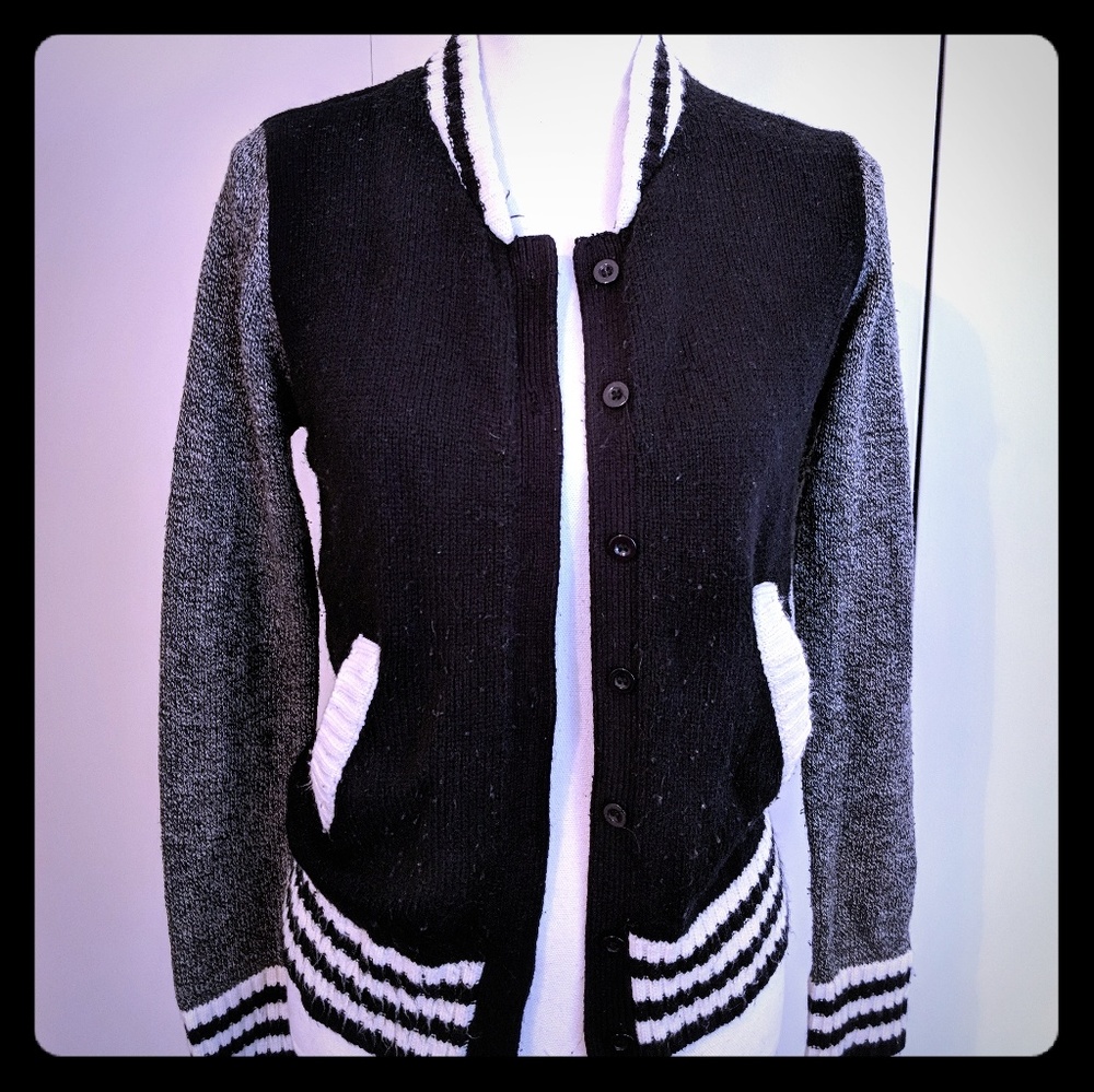 Warm college cardigan 🤓